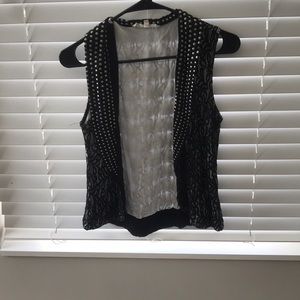 Small black/white vest *must go!